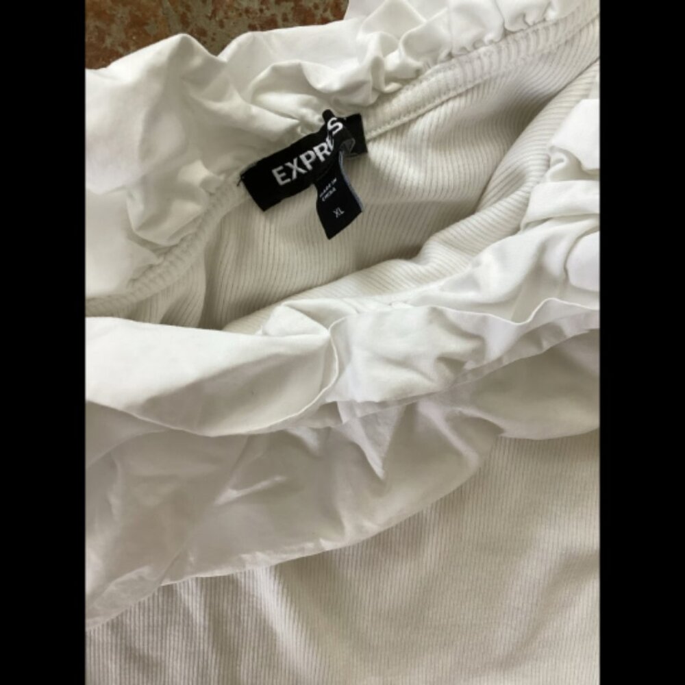 Like New Express White Ribbed and Ruffled One Shoulder Bodysuit XL - Picture 2 of 3